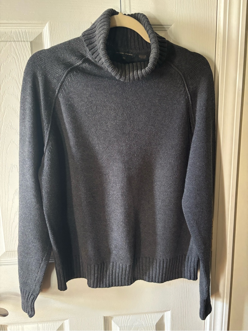 JEANNE PIERRE Men's Dark Charcoal Turtleneck Sweater